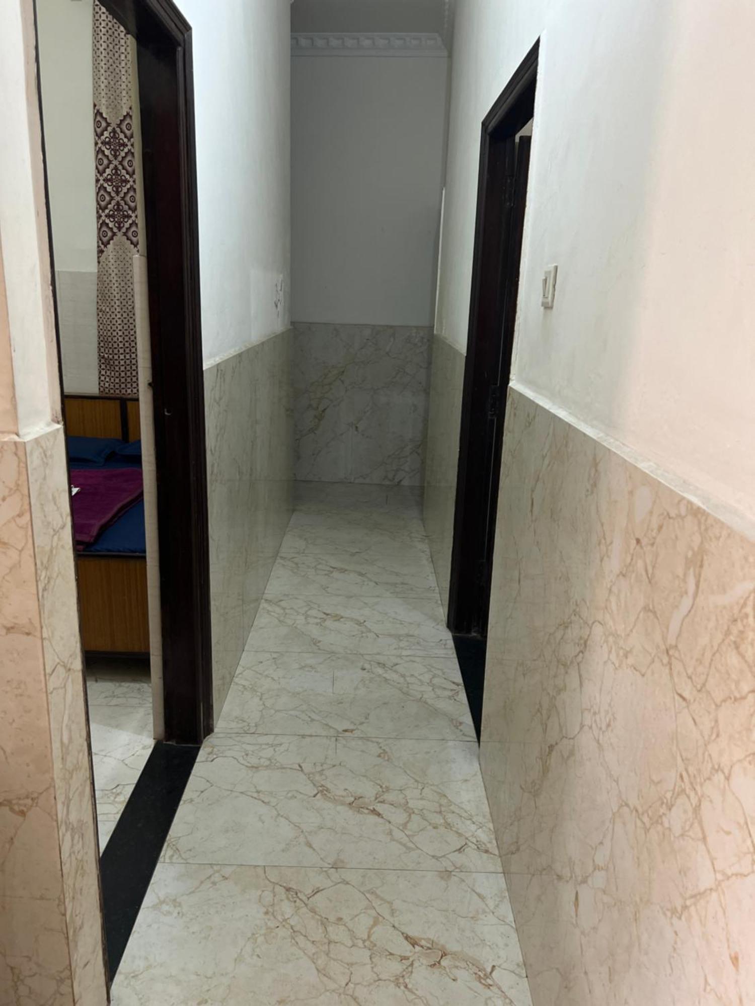 Raja Guest House -- Jalandhar Railway Station -- For Family, Couples, Travellers Екстер'єр фото