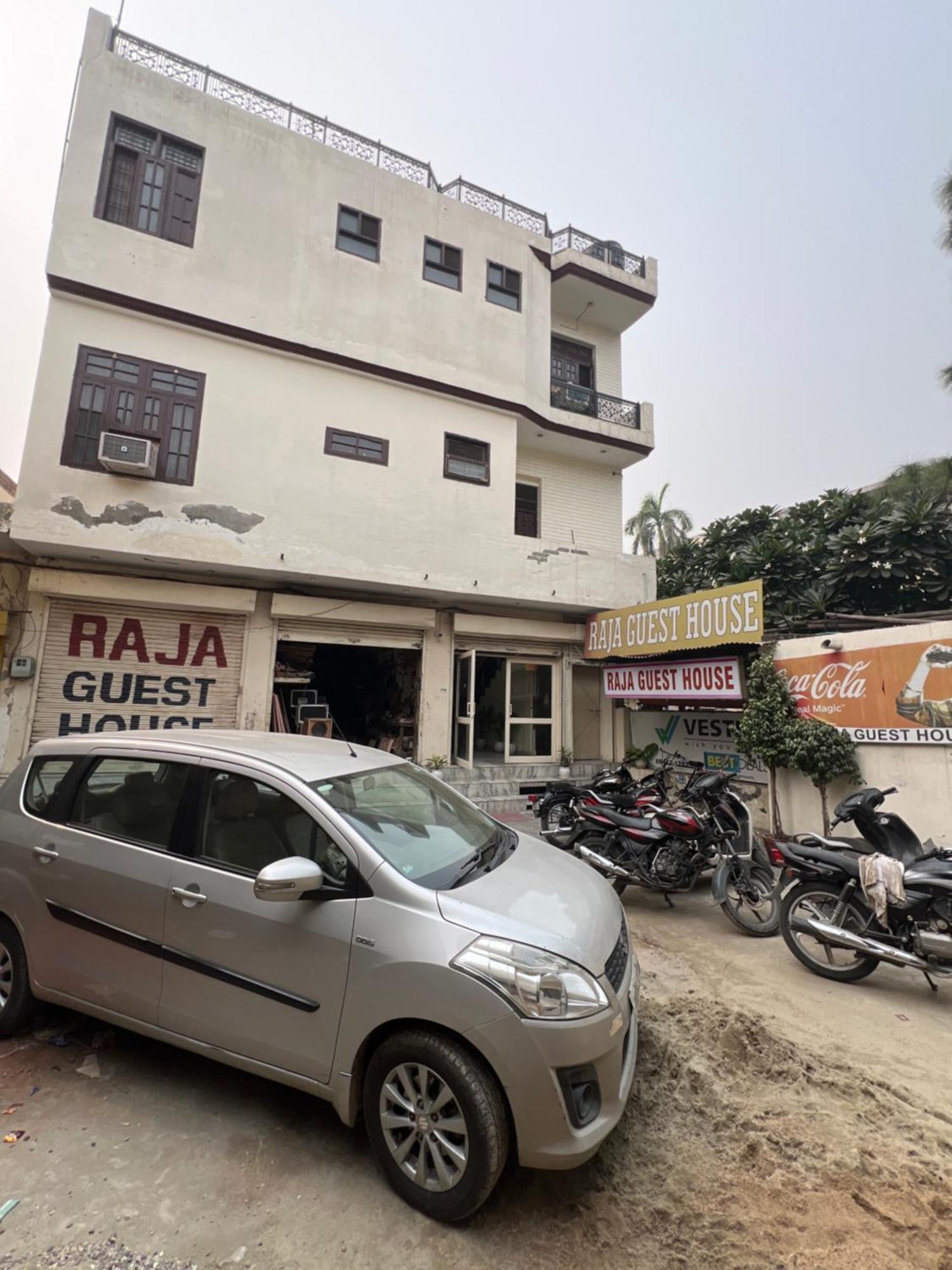 Raja Guest House -- Jalandhar Railway Station -- For Family, Couples, Travellers Екстер'єр фото