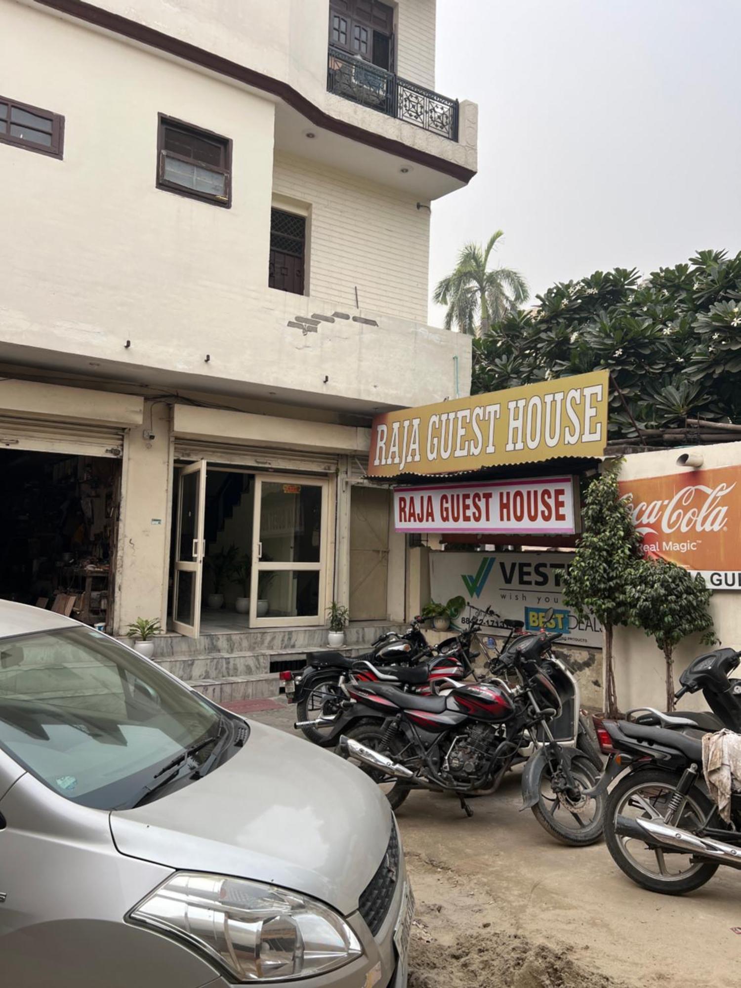 Raja Guest House -- Jalandhar Railway Station -- For Family, Couples, Travellers Екстер'єр фото