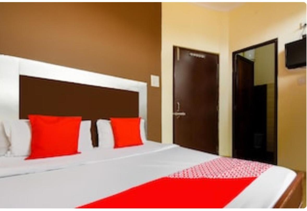 Raja Guest House -- Jalandhar Railway Station -- For Family, Couples, Travellers Екстер'єр фото