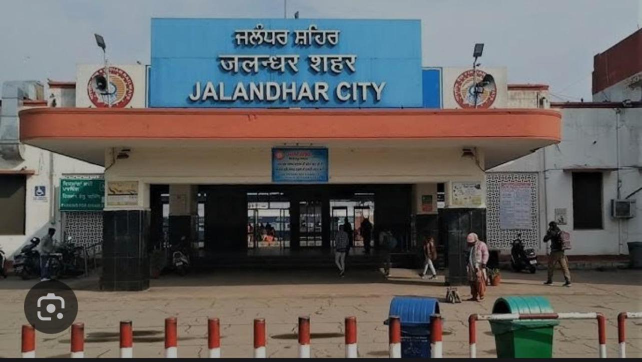 Raja Guest House -- Jalandhar Railway Station -- For Family, Couples, Travellers Екстер'єр фото